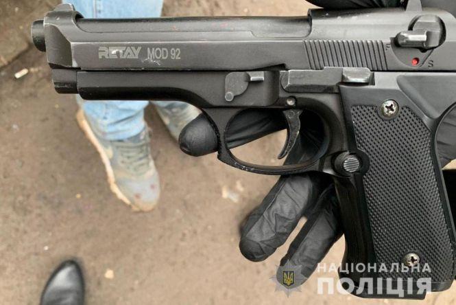 Новини Вінниці - фото з Стрілянина на Вишеньці: п’яного та накуреного вінничанина затримали поліцейські Стрілянина на Вишеньці: п’яного та накуреного вінничанина затримали поліцейські, фото №2 на сайті 20minut.ua