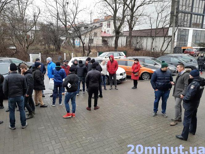Новини Тернополя - фото з "Не хочемо, щоб діти сходили з розуму і вмирали!" Протестують проти звільнення наркоторговців "Не хочемо, щоб діти сходили з розуму і вмирали!" Протестують проти звільнення наркоторговців, фото №2 на сайті 20minut.ua
