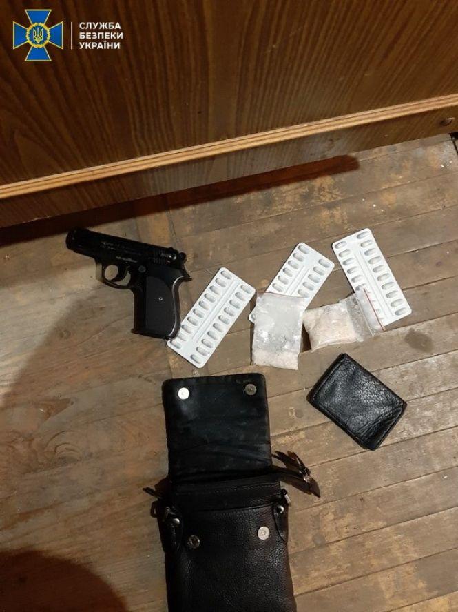 Новини Вінниці - фото з У Вінниці «накрили» нарколабораторію, де щомісяця виготовляли амфетаміну на 600 тисяч гривень У Вінниці «накрили» нарколабораторію, де щомісяця виготовляли амфетаміну на 600 тисяч гривень, фото №3 на сайті 20minut.ua