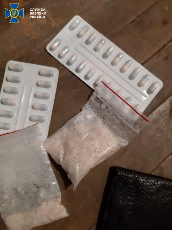 Новини Вінниці - фото з У Вінниці «накрили» нарколабораторію, де щомісяця виготовляли амфетаміну на 600 тисяч гривень У Вінниці «накрили» нарколабораторію, де щомісяця виготовляли амфетаміну на 600 тисяч гривень, фото №2 на сайті 20minut.ua