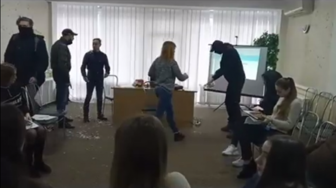 Навіщо націоналісти зірвали тренінг для журналістів на ЛГБТ-тематику, фото №1 на сайті 20minut.ua