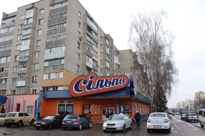 Новини Вінниці - фото з «Парковка» для собак біля «Сільпо». Ламають замки, бо садити тварину за грати не гуманно? «Парковка» для собак біля «Сільпо». Ламають замки, бо садити тварину за грати не гуманно?, фото №1 на сайті 20minut.ua