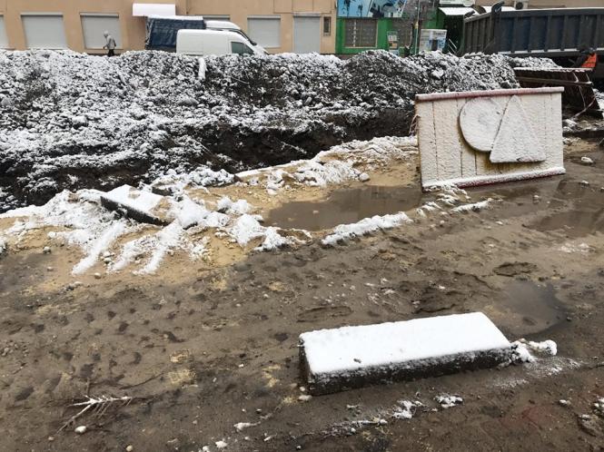 "Ні пройти, ні проїхати": тернополяни скаржаться на болото посеред двора, фото №1 на сайті 20minut.ua