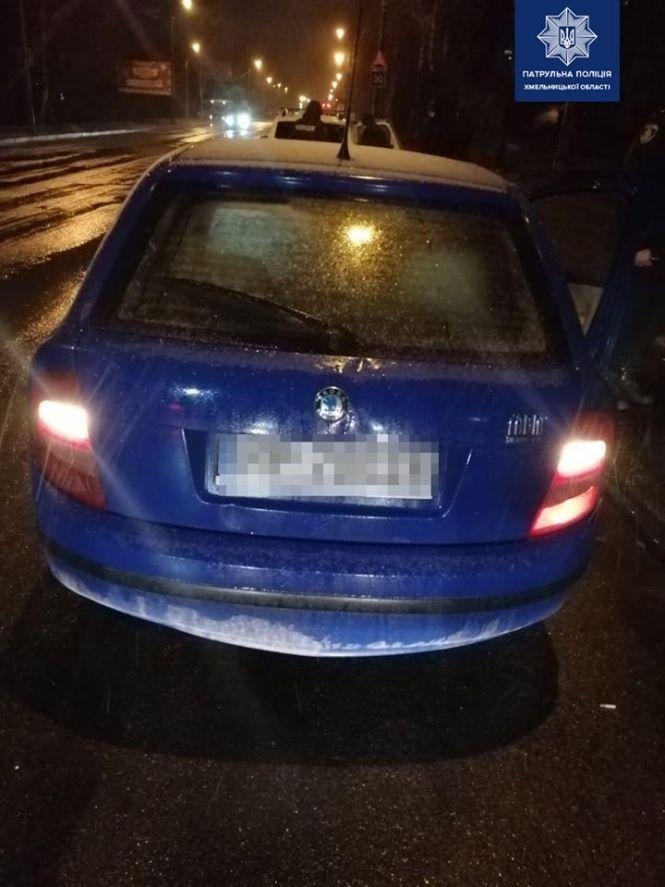 Віз наркотики в авто. У Хмельницькому спіймали водія "під кайфом" (ФОТО), фото №3 на сайті vsim.ua