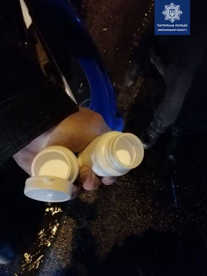 Віз наркотики в авто. У Хмельницькому спіймали водія "під кайфом" (ФОТО), фото №2 на сайті vsim.ua