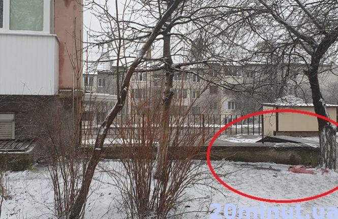 Новини Тернополя - фото з На Золотогірській, біля під’їзду – тіло чоловіка. Кажуть, він з Пронятина На Золотогірській, біля під’їзду – тіло чоловіка. Кажуть, він з Пронятина, фото №1 на сайті 20minut.ua