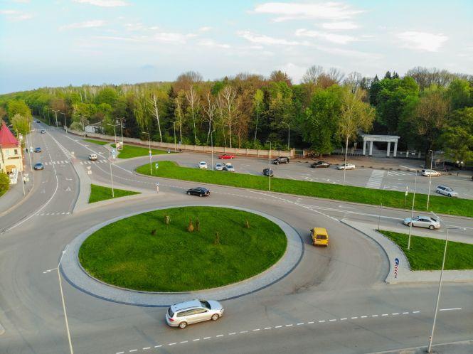 Новини Вінниці - фото з Місцеві жителі vs. Любителі відпочинку. Кому має належати парковка біля садиби Пирогова? Місцеві жителі vs. Любителі відпочинку. Кому має належати парковка біля садиби Пирогова?, фото №1 на сайті 20minut.ua