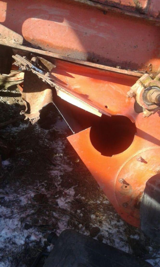 На Винниччине пес залез головой в шнек комбайна и застрял (Фото) 4 a2f600e6d51d95b2aa6c292e97574a39388f266d