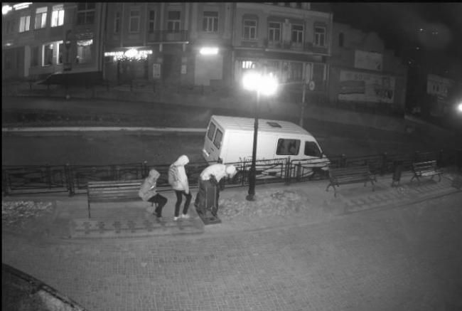 Мер Чорткова обіцяє 10 тисяч винагороди тим, хто допоможе знайти грабіжників (ВІДЕО), фото №1 на сайті 20minut.ua