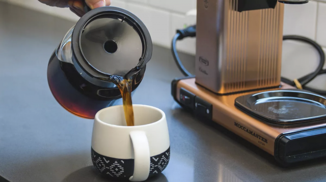 Новини Вінниці - фото з Добрий ранок: 5 звичок, які допоможуть позбутися зайвої ваги Замість кави випийте склянку води - фото 384432