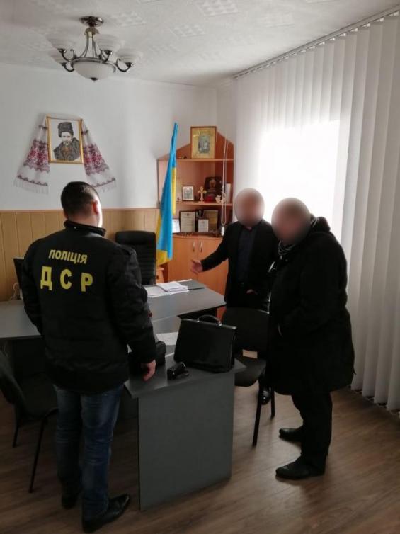 Новини Вінниці - фото з 100 тисяч доларів за 10 га землі: з хабарем затримали депутата та бандитів. Всі подробиці 100 тисяч доларів за 10 га землі: з хабарем затримали депутата та бандитів. Всі подробиці, фото №6 на сайті 20minut.ua