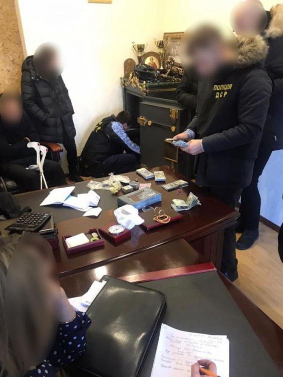 Новини Вінниці - фото з 100 тисяч доларів за 10 га землі: з хабарем затримали депутата та бандитів. Всі подробиці 100 тисяч доларів за 10 га землі: з хабарем затримали депутата та бандитів. Всі подробиці, фото №1 на сайті 20minut.ua