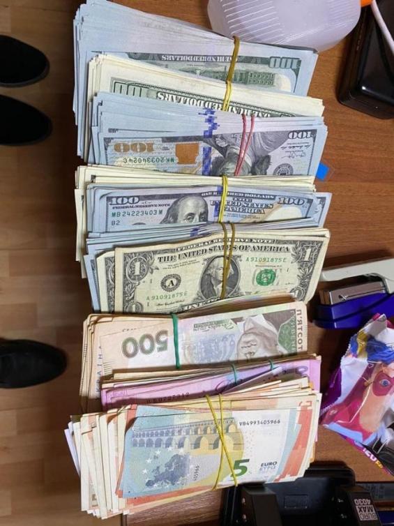 Новини Вінниці - фото з 100 тисяч доларів за 10 га землі: з хабарем затримали депутата та бандитів. Всі подробиці 100 тисяч доларів за 10 га землі: з хабарем затримали депутата та бандитів. Всі подробиці, фото №3 на сайті 20minut.ua