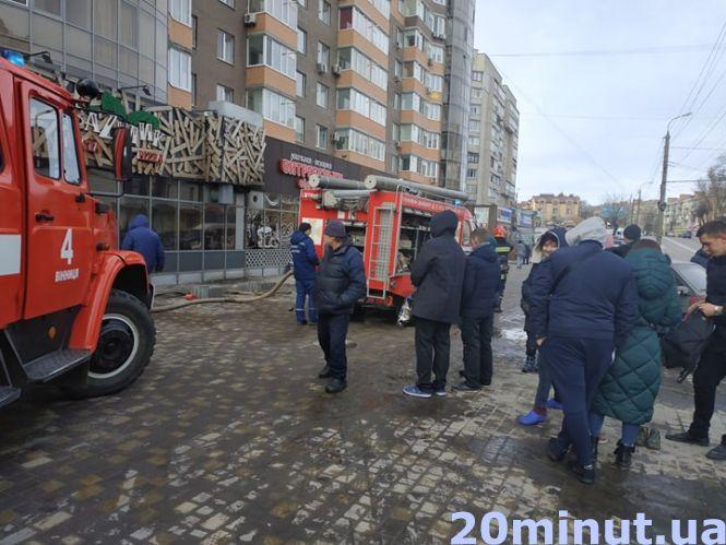 Новини Вінниці - фото з Пожежа у «Базиліку»: загорання гасили чотири пожежні машини Пожежа у «Базиліку»: загорання гасили чотири пожежні машини, фото №9 на сайті 20minut.ua
