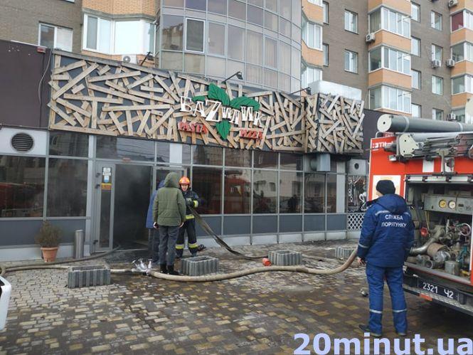 Новини Вінниці - фото з Пожежа у «Базиліку»: загорання гасили чотири пожежні машини Пожежа у «Базиліку»: загорання гасили чотири пожежні машини, фото №10 на сайті 20minut.ua