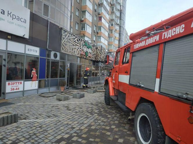 Новини Вінниці - фото з Пожежа у «Базиліку»: загорання гасили чотири пожежні машини Пожежа у «Базиліку»: загорання гасили чотири пожежні машини, фото №1 на сайті 20minut.ua