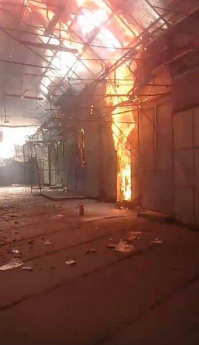 Новини Хмельницького - фото з У Хмельницькому сталася пожежа на речовому ринку (ФОТО, ВІДЕО) У Хмельницькому сталася пожежа на речовому ринку (ФОТО, ВІДЕО), фото №7 на сайті vsim.ua