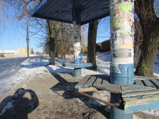 Фото дня: будні залізничників, курка-альпіністка,  болотяні вулиці, фото №2 на сайті 20minut.ua