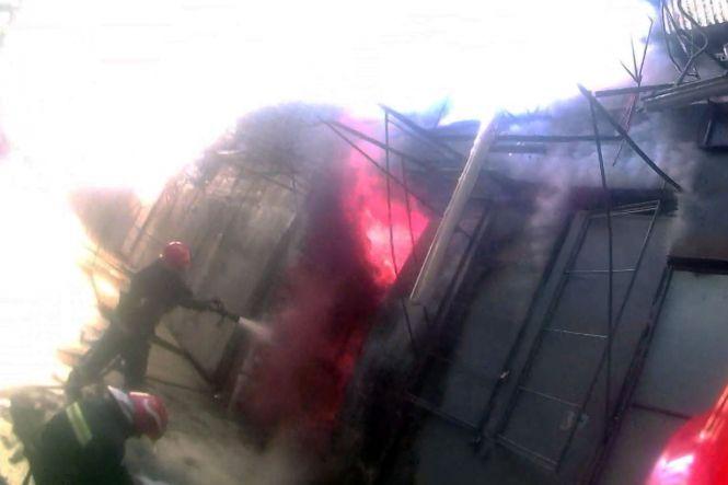 Новини Хмельницького - фото з У Хмельницькому сталася пожежа на речовому ринку (ФОТО, ВІДЕО) У Хмельницькому сталася пожежа на речовому ринку (ФОТО, ВІДЕО), фото №1 на сайті vsim.ua