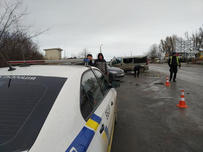 На Об'їзній велика аварія: утворився затор, є постраждалі (оновлено), фото №1 на сайті 20minut.ua