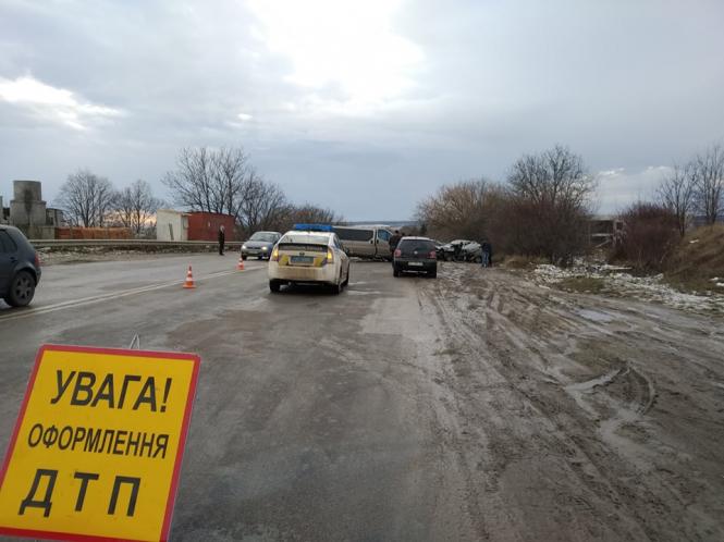 На Об'їзній велика аварія: утворився затор, є постраждалі (оновлено), фото №3 на сайті 20minut.ua