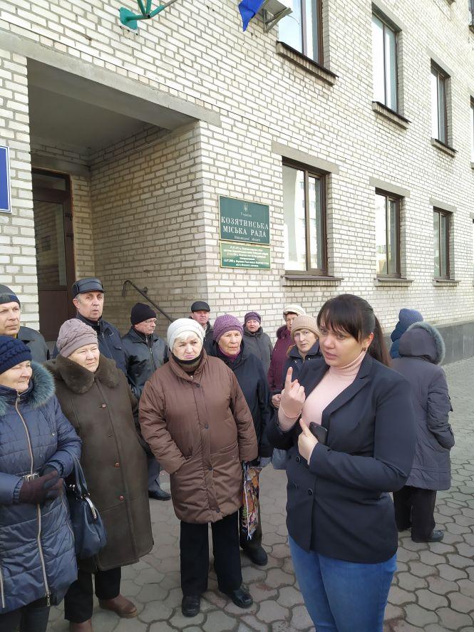 «Ця вода як нафта»: козятинчани пікетували під міською радою через підвищення цін на воду, фото №7 на сайті 20minut.ua