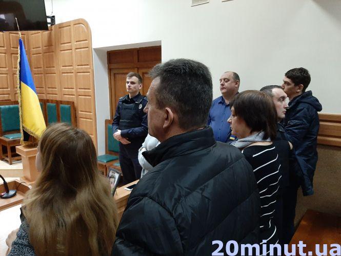 Новини Тернополя - фото з 17 років тюрми на двох – за смерть 20-річного Віталія Гнатишина, якого вбили біля "Алюру" 17 років тюрми на двох – за смерть 20-річного Віталія Гнатишина, якого вбили біля "Алюру", фото №6 на сайті 20minut.ua