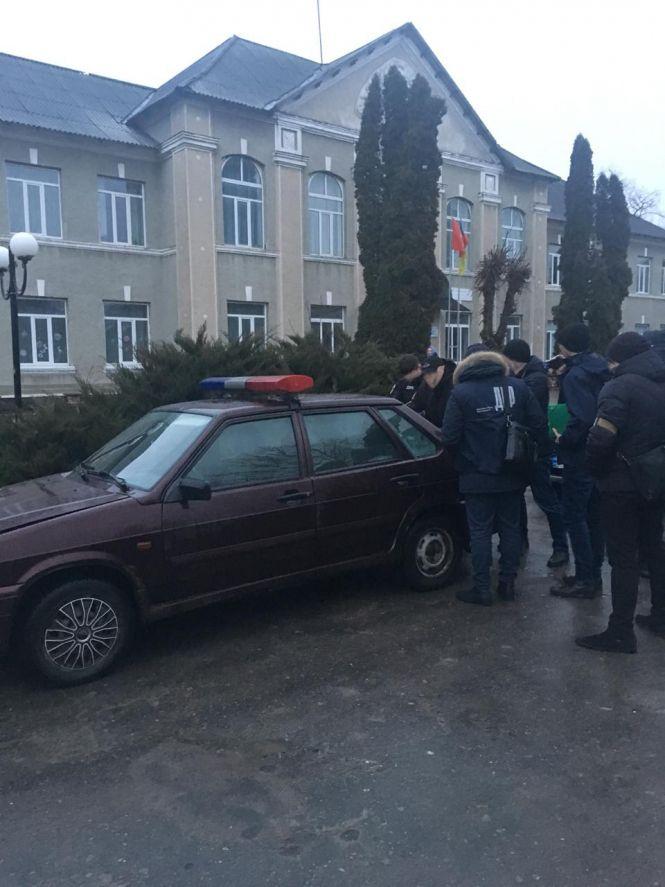 Як на Тернопільщині затримували поліцейського-хабарника (фото), фото №2 на сайті 20minut.ua