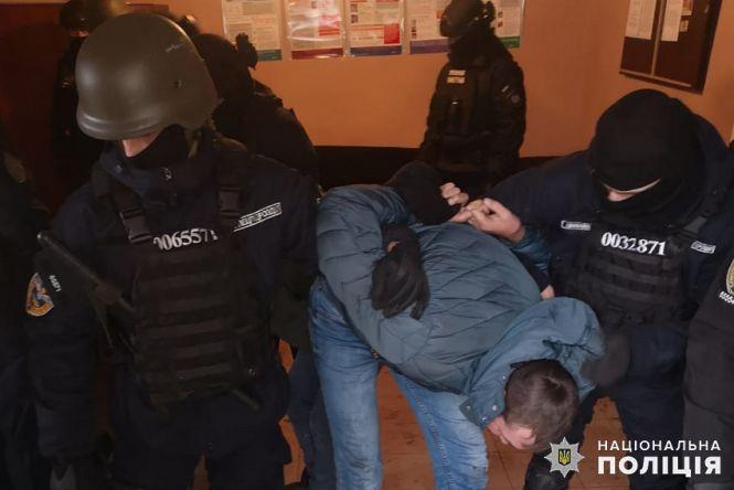 Новини Хмельницького - фото з У Хмельницькому затримали банду наркоторговців (ФОТО, ВІДЕО) У Хмельницькому затримали банду наркоторговців (ФОТО, ВІДЕО), фото №1 на сайті vsim.ua