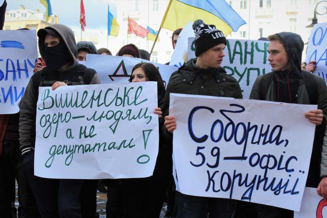 Новини Вінниці - фото з «Досить ділити наші гроші!» Чому під мерією протестують молодики в масках «Досить ділити наші гроші!» Чому під мерією протестують молодики в масках, фото №3 на сайті 20minut.ua