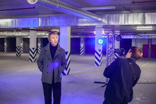 Новини Вінниці - фото з «Співаю «під чарочку» як Поплавський». Дмитро Нікітін про кліп на хіт 90-х «Отпусти меня» «Співаю «під чарочку» як Поплавський». Дмитро Нікітін про кліп на хіт 90-х «Отпусти меня», фото №1 на сайті 20minut.ua