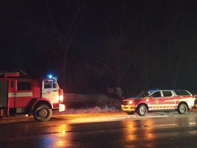 Новини Хмельницького - фото з Поблизу Хмельницького вантажівка влетіла у дерево: водій загинув на місці (ФОТО) Поблизу Хмельницького вантажівка влетіла у дерево: водій загинув на місці (ФОТО), фото №5 на сайті vsim.ua