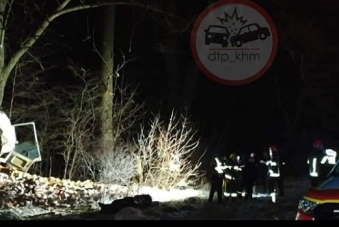 Новини Хмельницького - фото з Поблизу Хмельницького вантажівка влетіла у дерево: водій загинув на місці (ФОТО) Поблизу Хмельницького вантажівка влетіла у дерево: водій загинув на місці (ФОТО), фото №8 на сайті vsim.ua