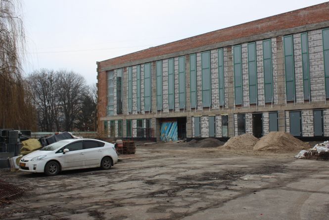 Ім’я «Аква-Він» та ще 46 мільйонів отримає спорткомплекс на Замості