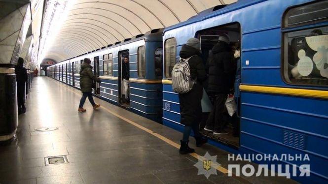 Новини Хмельницького - фото з Хмельничанка намагалася викрасти дитину у столичному метро (ВІДЕО) Хмельничанка намагалася викрасти дитину у столичному метро (ВІДЕО), фото №1 на сайті vsim.ua