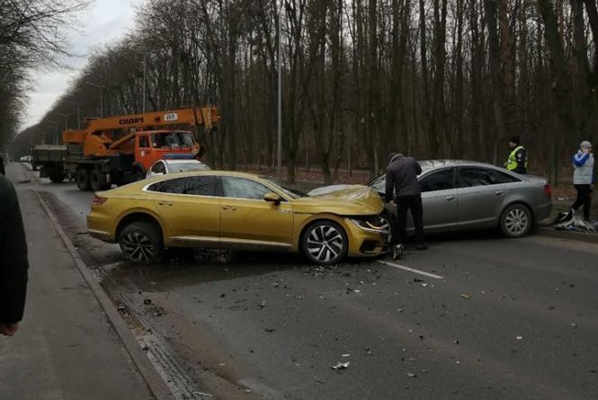 На Пирогова «лоб у лоб» зіткнулися Volkswagen та Audi (ОНОВЛЕНО)
