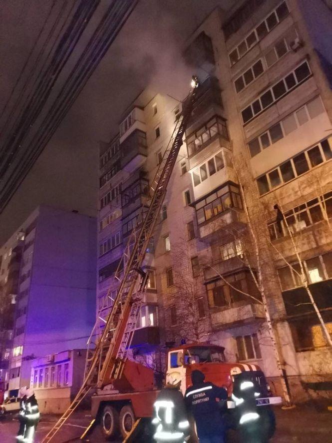 На Замостянській горіла квартира. Евакуювали восьмеро людей, фото №1 на сайті 20minut.ua