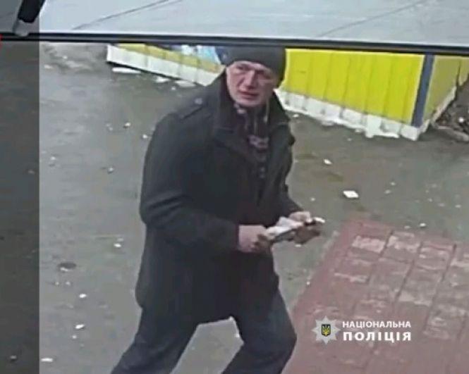 Чоловік представився чужим іменем та викрав посилку з дорогим вмістом (ВІДЕО), фото №1 на сайті 20minut.ua