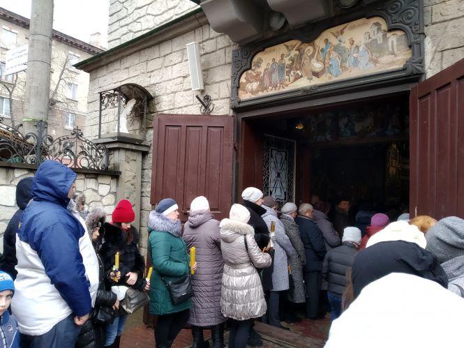 У тернопільських церквах освячують стрітенські свічки. Фоторепортаж "20 хвилин", фото №3 на сайті 20minut.ua