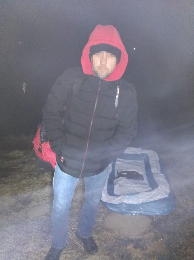 Новини Вінниці - фото з Прикордонники затримали чоловіка, який хотів дістатися Молдови у дитячому надувному басейні Прикордонники затримали чоловіка, який хотів дістатися Молдови у дитячому надувному басейні, фото №2 на сайті 20minut.ua