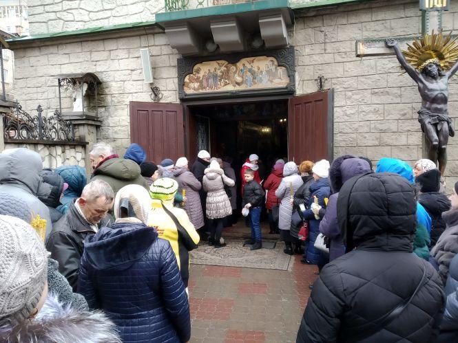 У тернопільських церквах освячують стрітенські свічки. Фоторепортаж "20 хвилин", фото №5 на сайті 20minut.ua