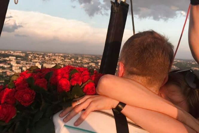 Новини Тернополя - фото з Політ на повітряній кулі: кілька тисяч за годину. Де та коли тернополяни можуть піднятися в небо Фото дня: тернополянин освідчився коханій в небі