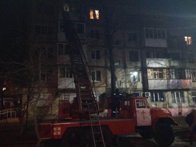 Смертельна пожежа на Вишеньці: 20 рятувальників гасили квартиру, фото №1 на сайті 20minut.ua
