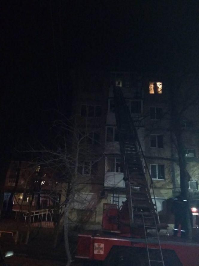 Смертельна пожежа на Вишеньці: 20 рятувальників гасили квартиру, фото №4 на сайті 20minut.ua