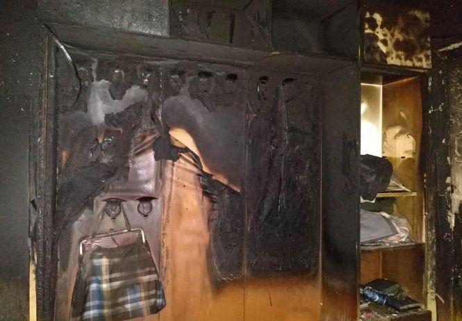 Смертельна пожежа на Вишеньці: 20 рятувальників гасили квартиру, фото №2 на сайті 20minut.ua