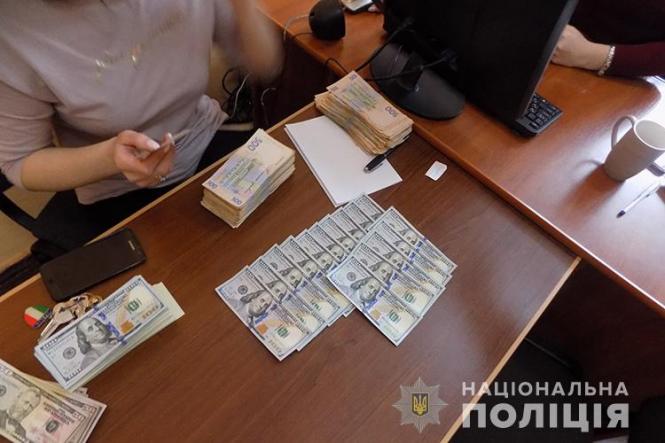 Чоловік "обчистив" сейф колишнього директора та  привласнив 250 000 гривень та 30 000 доларів, фото №2 на сайті 20minut.ua