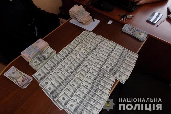 Чоловік "обчистив" сейф колишнього директора та  привласнив 250 000 гривень та 30 000 доларів, фото №1 на сайті 20minut.ua