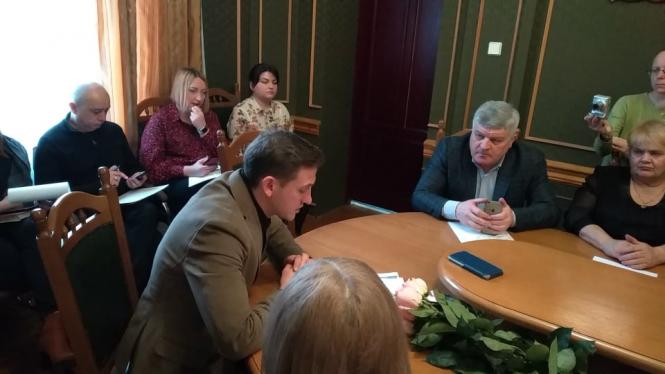 Новини Тернополя - фото з Спеціальні костюми та респіратори : у тернопільські лікарні закуплять засоби захисту від коронавірусу Спеціальні костюми та респіратори : у тернопільські лікарні закуплять засоби захисту від коронавірусу, фото №1 на сайті 20minut.ua