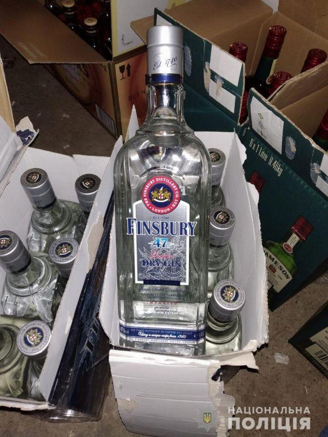 Новини Вінниці - фото з На Вінниччині знайшли склад з «елітним» алкоголем. Власнику загрожує конфіскація На Вінниччині знайшли склад з «елітним» алкоголем. Власнику загрожує конфіскація, фото №1 на сайті 20minut.ua