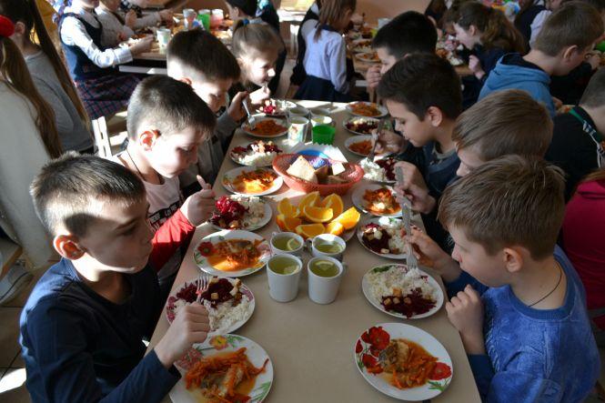 Як і за скільки харчуються школярі й дошкільнята в Хмельницькому, фото №1 на сайті vsim.ua